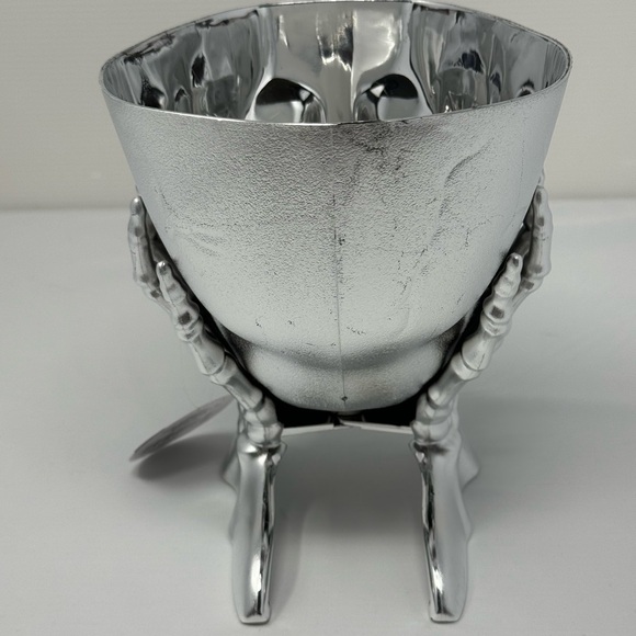 Halloween Skeleton Skull In Hands Candy Planter Bowl Silver Color NWT 5” X 7.5” - Picture 10 of 16
